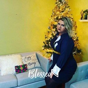 Meet your Posher, Dinora